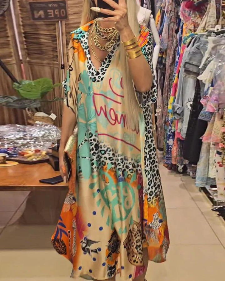 Lorena | Casual dress with a vibrant leopard print